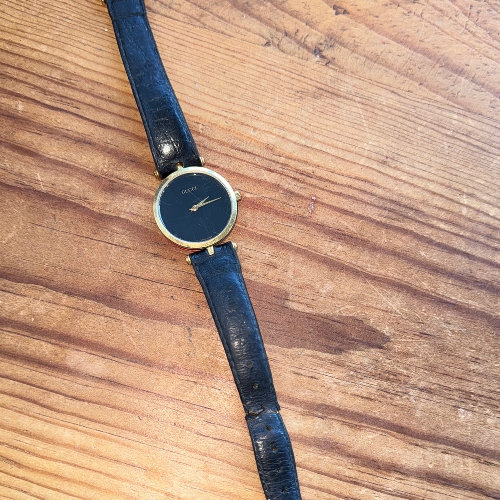 Gucci Men's Watch with Black Strap and Gold Accents - Picture 3 of 6